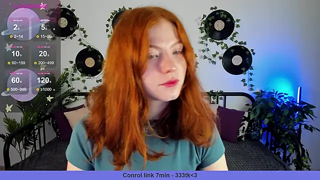 Snapshot of SophieOuld chatting on March 4, 2025, 3:22 am SophieOuld online show from March 4, 2025, 3:22 am