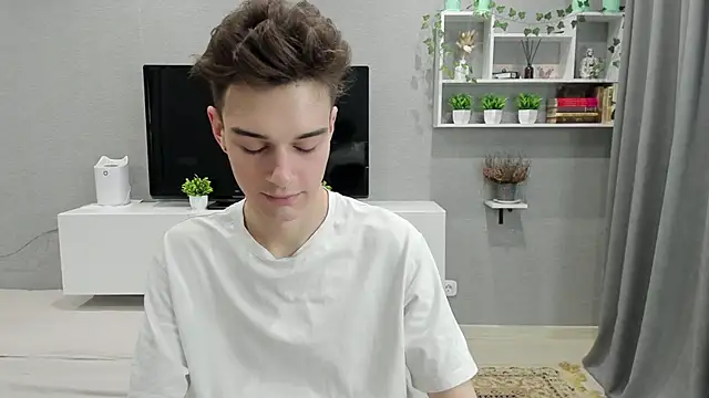 avegothy- online show from February 12, 2025, 1:27 pm