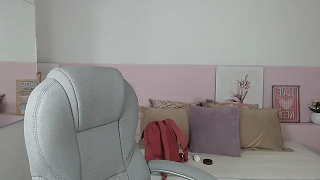 Snapshot of brendathompson_ chatting on February 15, 2025, 12:33 pm brendathompson online show from February 15, 2025, 12:33 pm