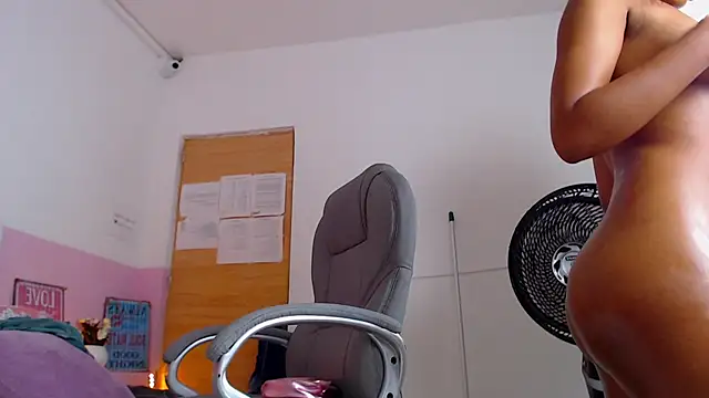 Snapshot of brendathompson_ chatting on February 22, 2025, 7:47 pm brendathompson online show from February 22, 2025, 7:47 pm
