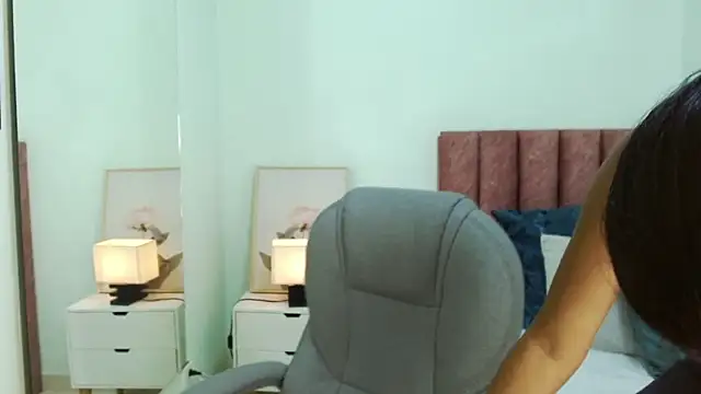 brendathompson  online show from November 13, 2025, 5:50 am