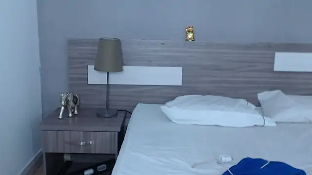 Liiamthompson online show from September 29, 2025, 10:47 pm