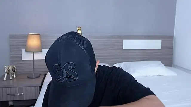 Liiamthompson online show from October 1, 2025, 7:03 am