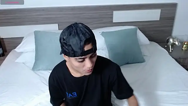 Liiamthompson online show from April 1, 2026, 7:11 pm