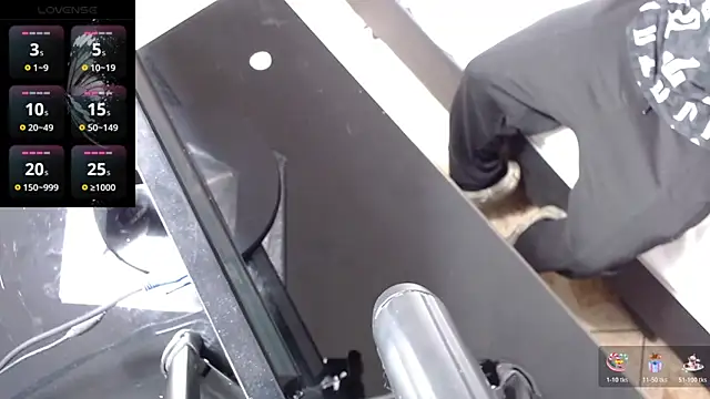 Liiamthompson online show from April 2, 2026, 9:40 am