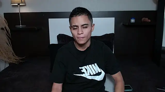 Liiamthompson online show from April 14, 2026, 9:15 am