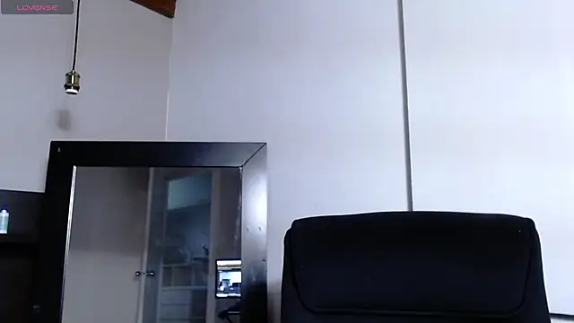 Snapshot of Liiamthompson chatting on April 22, 2026, 9:49 pm Liiamthompson online show from April 22, 2026, 9:49 pm