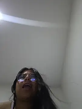 Snapshot of viccky_vick chatting on November 5, 2025, 5:02 pm viccky vick online show from November 5, 2025, 5:02 pm