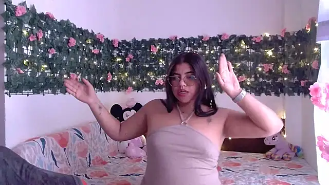 Snapshot of viccky_vick chatting on November 17, 2025, 7:52 pm viccky vick online show from November 17, 2025, 7:52 pm