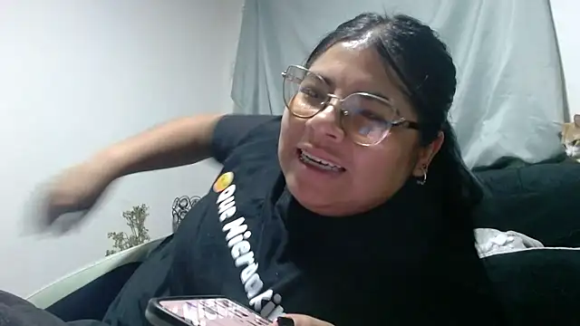 viccky vick online show from April 17, 2026, 11:30 pm