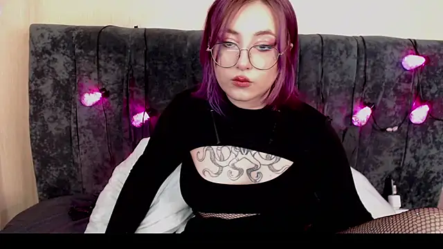 Snapshot of purplewitch chatting on March 11, 2025, 1:23 pm purplewitch online show from March 11, 2025, 1:23 pm
