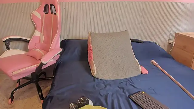 yeikafoxy online show from March 13, 2026, 11:28 am