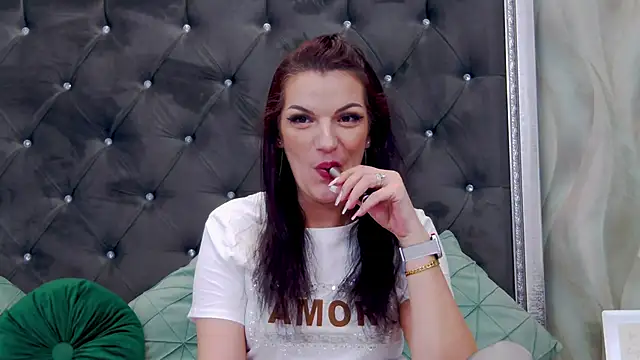 Snapshot of LissaAnn chatting on February 26, 2025, 9:58 pm LissaAnn online show from February 26, 2025, 9:58 pm