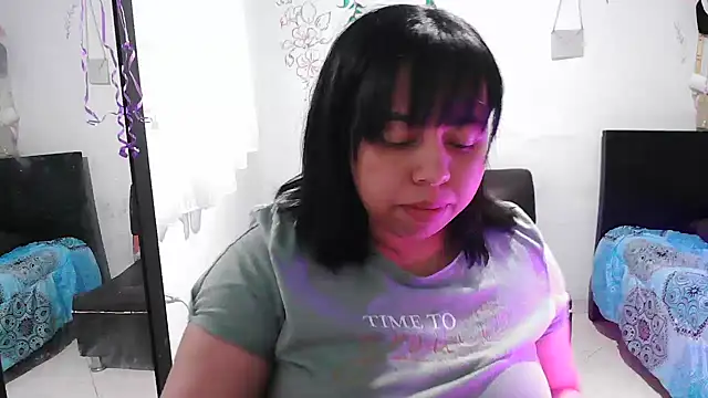 alexandraluv online show from October 18, 2025, 8:09 pm