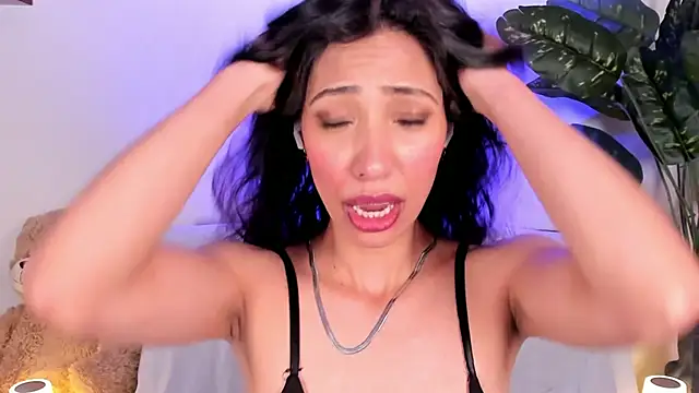 Miss veronicaa2 online show from May 12, 2026, 1:19 pm