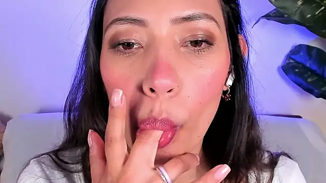 Miss veronicaa2 online show from May 14, 2026, 1:18 pm
