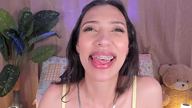 Snapshot of Miss_veronicaa2 chatting on July 10, 2026, 1:14 pm Miss veronicaa2 online show from July 10, 2026, 1:14 pm