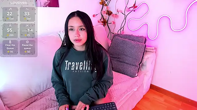 sophie moonnn online show from February 25, 2025, 9:02 pm