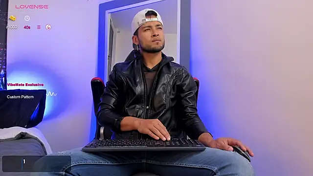 Snapshot of Max_Conor1 chatting on February 17, 2025, 11:13 am Max Conor1 online show from February 17, 2025, 11:13 am