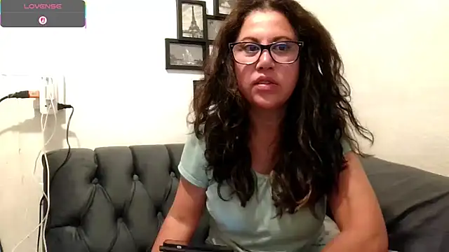 MirandaLatinaLovely online show from November 18, 2025, 3:38 pm