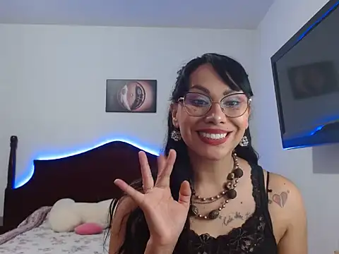 AloLovely  online show from May 6, 2026, 11:54 pm