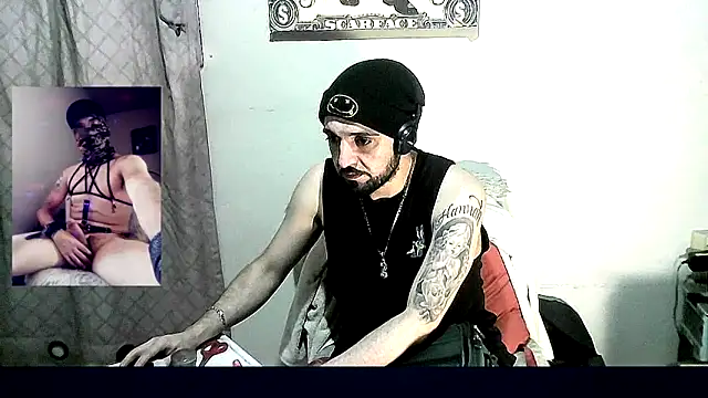 Snapshot of oliverfrommexico chatting on February 6, 2025, 10:15 am oliverfrommexico online show from February 6, 2025, 10:15 am