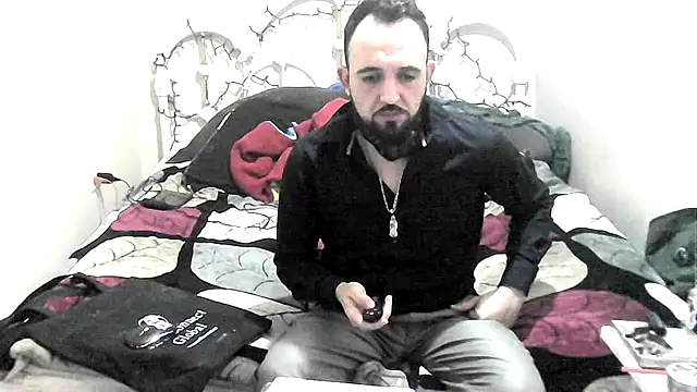 Snapshot of oliverfrommexico chatting on February 10, 2025, 7:17 pm oliverfrommexico online show from February 10, 2025, 7:17 pm