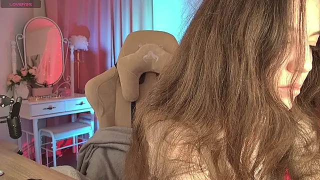 MilaStoyne online show from November 27, 2025, 6:59 am