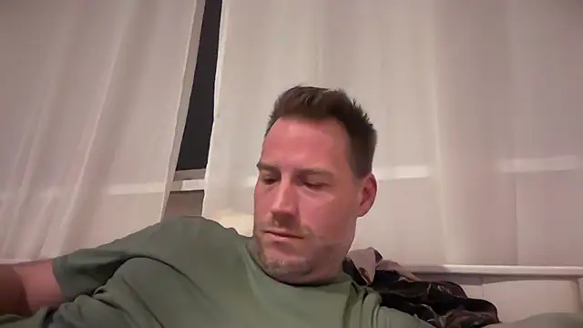 Christian87xxx online show from December 1, 2025, 5:29 pm