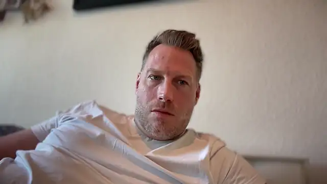 Christian87xxx online show from May 28, 2026, 5:21 pm