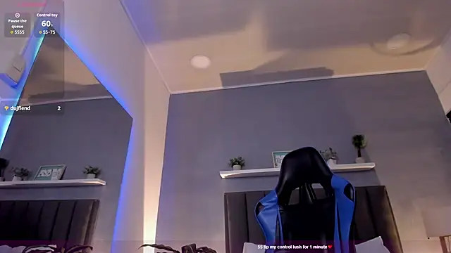 alessia leroy online show from December 15, 2025, 7:29 pm