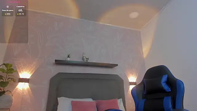 alessia leroy online show from April 8, 2026, 7:47 pm