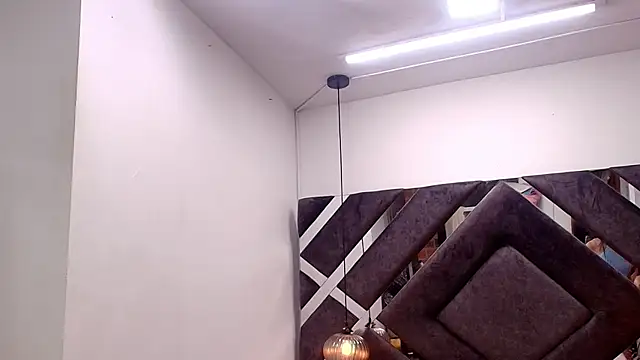 sara lopee1 online show from October 4, 2025, 12:03 pm