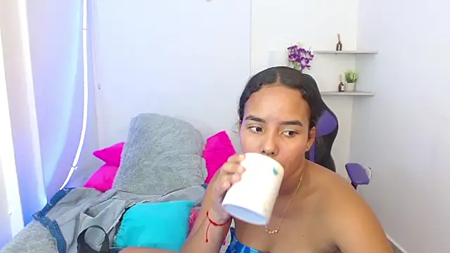 Roxy Stonee online show from March 17, 2025, 7:15 pm