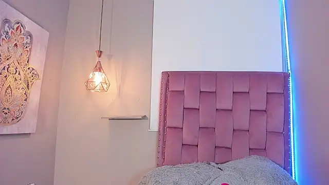 Roxy Stonee online show from March 20, 2026, 7:30 pm