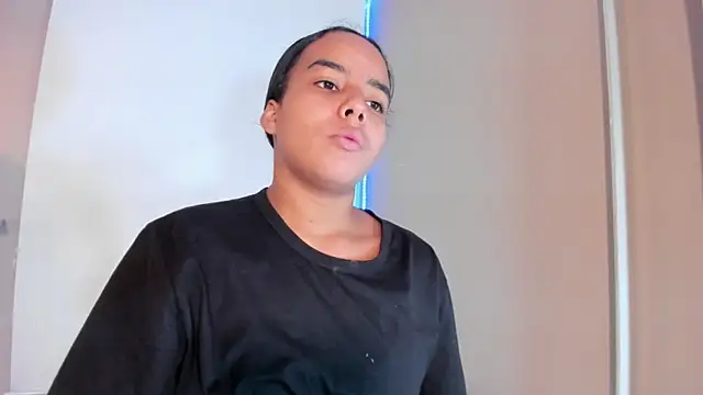 Snapshot of Roxy_Stonee chatting on June 27, 2026, 7:19 pm Roxy Stonee online show from June 27, 2026, 7:19 pm