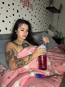 Snapshot of tempzzz12 chatting on October 3, 2025, 7:16 am tempzzz12 online show from October 3, 2025, 7:16 am