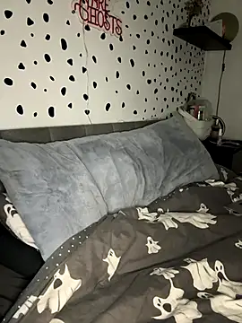 Snapshot of tempzzz12 chatting on October 17, 2025, 8:06 am tempzzz12 online show from October 17, 2025, 8:06 am