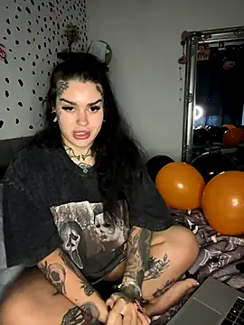 Snapshot of tempzzz12 chatting on October 25, 2025, 8:00 am tempzzz12 online show from October 25, 2025, 8:00 am