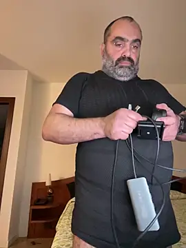 fuocovivo4 online show from February 18, 2025, 5:53 pm