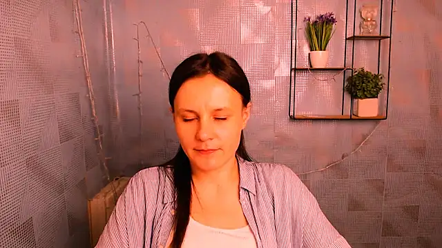 ValeriaHeart  online show from February 4, 2025, 12:44 pm