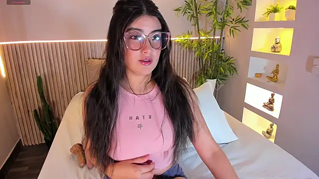 LinnaEvanson online show from October 29, 2025, 4:15 am