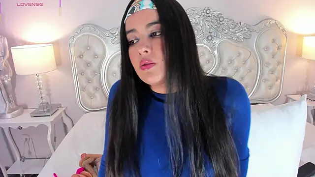 LinnaEvanson online show from November 6, 2025, 4:24 am