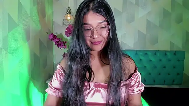 ScarletKray online show from October 25, 2025, 11:21 pm