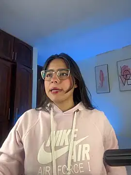 megan cl online show from November 4, 2025, 4:33 am