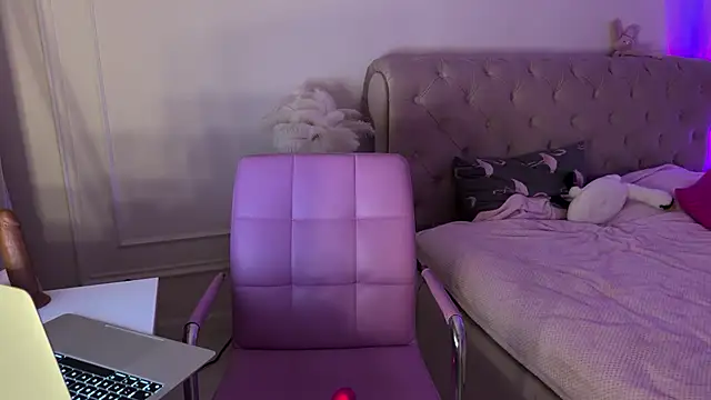 Kisskeyy online show from February 20, 2025, 1:14 am