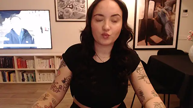 Snapshot of Orgasmille chatting on February 18, 2025, 8:38 am Orgasmille online show from February 18, 2025, 8:38 am