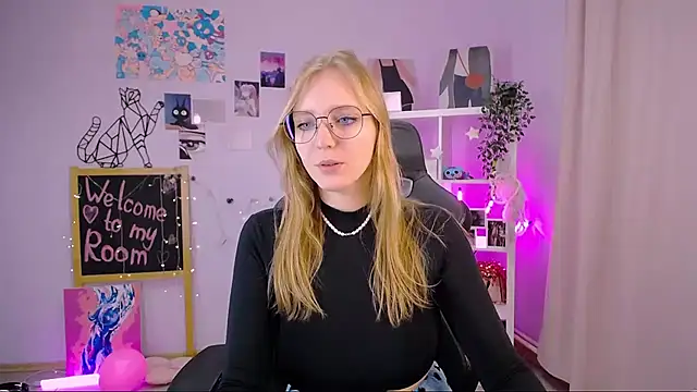 Snapshot of VeronicaAndersen chatting on February 19, 2025, 12:22 pm VeronicaAndersen online show from February 19, 2025, 12:22 pm