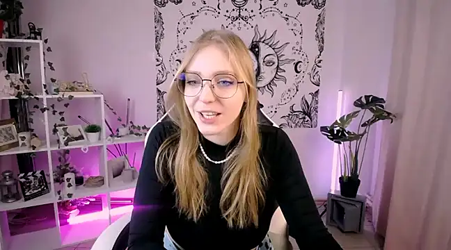 Snapshot of VeronicaAndersen chatting on February 28, 2025, 12:32 am VeronicaAndersen online show from February 28, 2025, 12:32 am