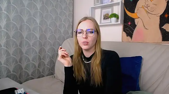 Snapshot of VeronicaAndersen chatting on March 18, 2025, 12:38 am VeronicaAndersen online show from March 18, 2025, 12:38 am